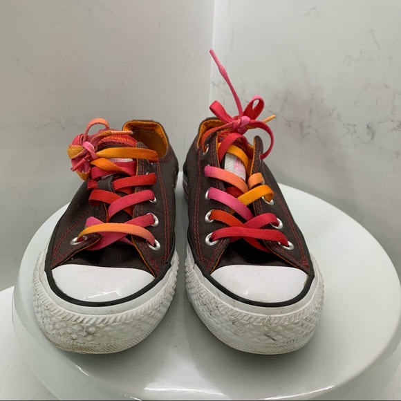 Converse 5-tongue All-Stars Chuck Taylors. Size 4/men, size 6/women - Picture 3 of 8